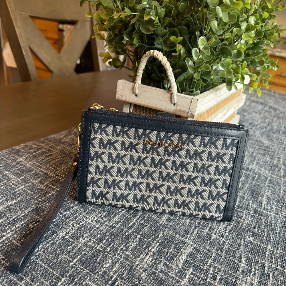 Micheal Kors wallet
